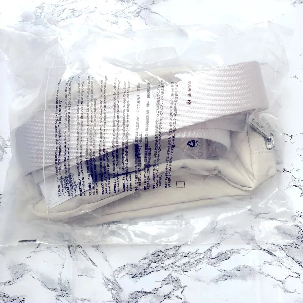 Lululemon Everywhere Belt Bag Extended Strap White Opal - Picture 6 of 6